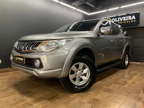 MITSUBISHI L200 TRITON 2.4 16V TURBO DIESEL SPORT GLS CD 4P 4X4 AUTOMÁTICO MITSUBISHI L200 TRITON 2.4 16V TURBO DIESEL SPORT GLS CD 4P 4X4 AUTOMÁTICO