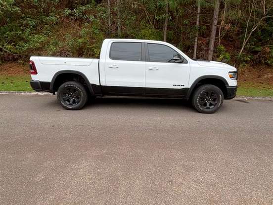 RAM-1500-5.7 V8 GASOLINA REBEL CD 4X4 AUTOMÁTICO RAM-1500-2022