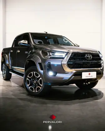 TOYOTA HILUX 2.8 D-4D TURBO DIESEL CD SRX PLUS 4X4 AUTOMÁTICO