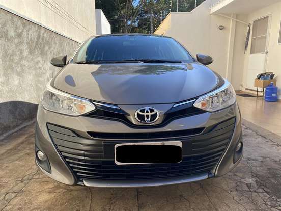 TOYOTA-YARIS-2019