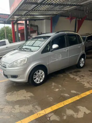 FIAT IDEA 1.4 MPI ATTRACTIVE 8V FLEX 4P MANUAL FIAT IDEA 1.4 MPI ATTRACTIVE 8V FLEX 4P MANUAL