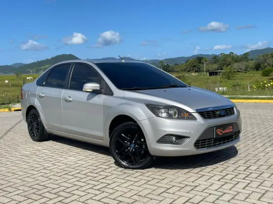 FORD FOCUS 2.0 GHIA SEDAN 16V FLEX 4P AUTOMÁTICO FORD FOCUS 2.0 GHIA SEDAN 16V FLEX 4P AUTOMÁTICO