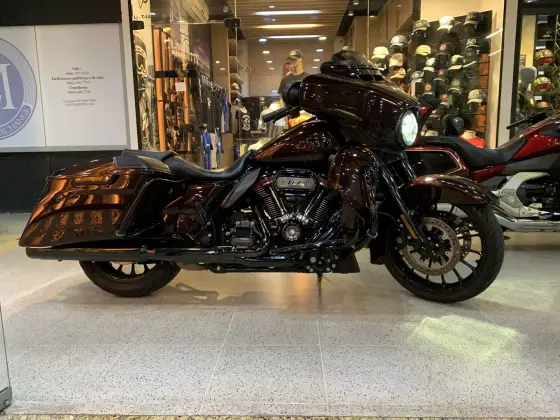 HARLEY-DAVIDSON CVO STREET GLIDE 