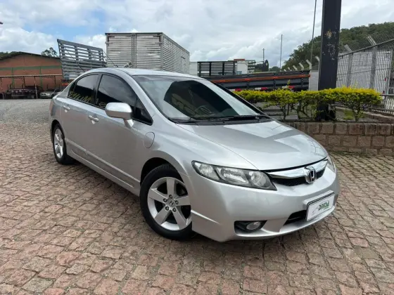 HONDA CIVIC 1.8 LXS 16V FLEX 4P AUTOMÁTICO HONDA CIVIC 1.8 LXS 16V FLEX 4P AUTOMÁTICO