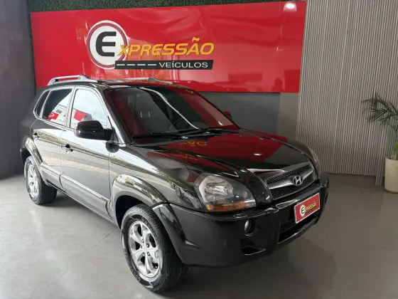 HYUNDAI TUCSON 2.0 MPFI GLS 16V 143CV 2WD GASOLINA 4P AUTOMÁTICO HYUNDAI TUCSON 2.0 MPFI GLS 16V 143CV 2WD GASOLINA 4P AUTOMÁTICO