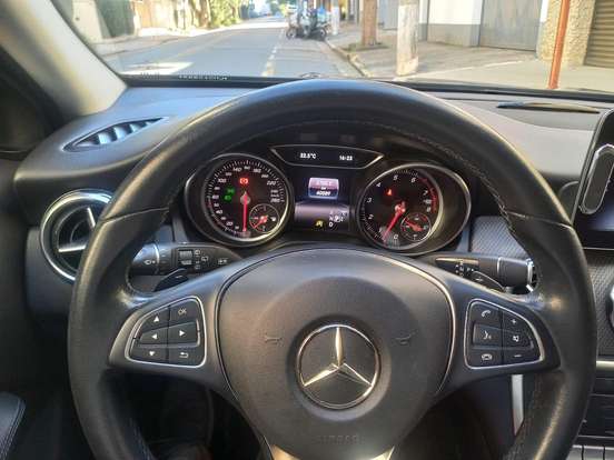MERCEDES-BENZ-GLA 200-2019
