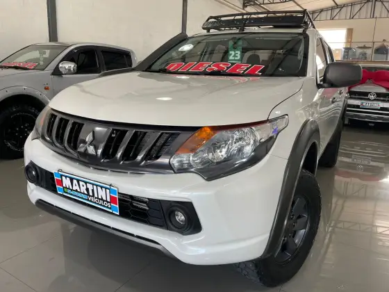 MITSUBISHI L200 TRITON 2.4 16V TURBO DIESEL SAVANA GLS CD 4X4 AUTOMÁTICO