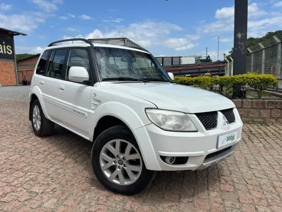 MITSUBISHI PAJERO TR4 2.0 4X4 16V 140CV FLEX 4P AUTOMÁTICO MITSUBISHI PAJERO TR4 2.0 4X4 16V 140CV FLEX 4P AUTOMÁTICO