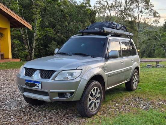 MITSUBISHI-PAJERO TR4-2.0 4X4 16V 140CV FLEX 4P AUTOMÁTICO MITSUBISHI-PAJERO TR4-2013