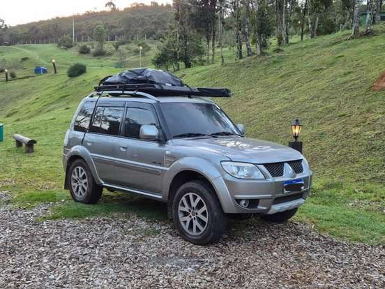 MITSUBISHI-PAJERO TR4-2.0 4X4 16V 140CV FLEX 4P AUTOMÁTICO MITSUBISHI-PAJERO TR4-2013