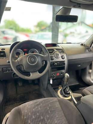 RENAULT-MEGANE-2010