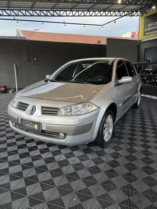 RENAULT-MEGANE-2010
