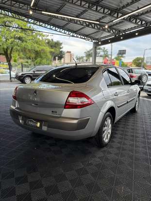 RENAULT-MEGANE-2010
