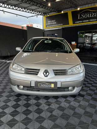 RENAULT-MEGANE-2010