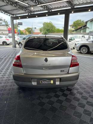 RENAULT-MEGANE-2010