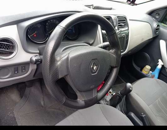 RENAULT-LOGAN-2019