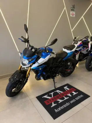 SUZUKI GSR 750 