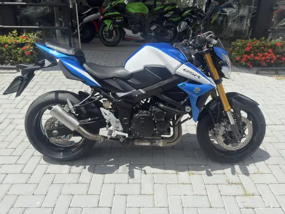 SUZUKI GSR 750ZA SUZUKI GSR 750ZA