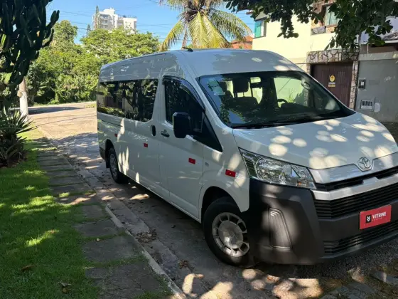 TOYOTA HIACE 2.8 D-4D TURBO DIESEL MINIBUS 15+1 DX AUTOMÁTICO TOYOTA HIACE 2.8 D-4D TURBO DIESEL MINIBUS 15+1 DX AUTOMÁTICO