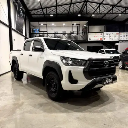 TOYOTA HILUX 2.8 D-4D TURBO DIESEL CD POWER PACK 4X4 MANUAL TOYOTA HILUX 2.8 D-4D TURBO DIESEL CD POWER PACK 4X4 MANUAL