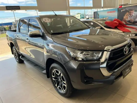 TOYOTA HILUX 2.8 D-4D TURBO DIESEL CD SRV 4X4 AUTOMÁTICO TOYOTA HILUX 2.8 D-4D TURBO DIESEL CD SRV 4X4 AUTOMÁTICO
