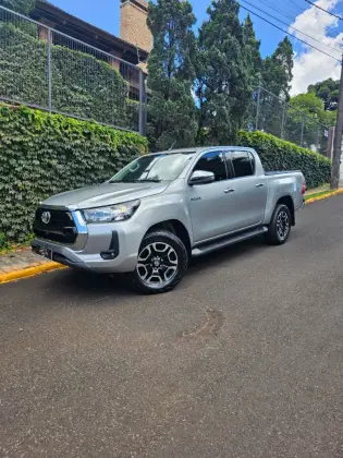 TOYOTA HILUX 2.8 D-4D TURBO DIESEL CD SRV 4X4 AUTOMÁTICO TOYOTA HILUX 2.8 D-4D TURBO DIESEL CD SRV 4X4 AUTOMÁTICO