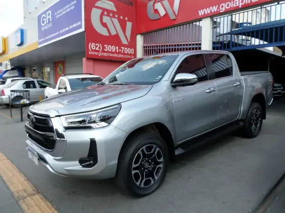 TOYOTA HILUX 2.8 D-4D TURBO DIESEL CD SRX 4X4 AUTOMÁTICO TOYOTA HILUX 2.8 D-4D TURBO DIESEL CD SRX 4X4 AUTOMÁTICO