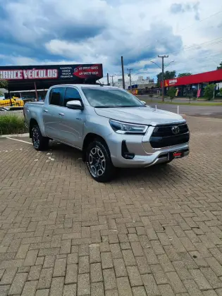 TOYOTA HILUX 2.8 D-4D TURBO DIESEL CD SRX 4X4 AUTOMÁTICO