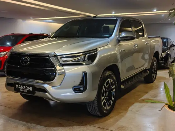 TOYOTA HILUX 2.8 D-4D TURBO DIESEL CD SRX 4X4 AUTOMÁTICO