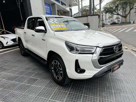 TOYOTA HILUX 2.8 D-4D TURBO DIESEL CD SRX 4X4 AUTOMÁTICO