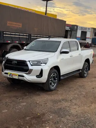 TOYOTA HILUX 2.8 D-4D TURBO DIESEL CD SRX LIMITED 4X4 AUTOMÁTICO
