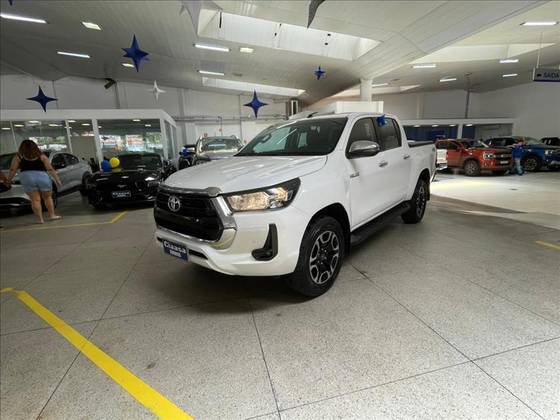 TOYOTA HILUX 2.8 D-4D TURBO DIESEL CD SRV 4X4 AUTOMÁTICO
