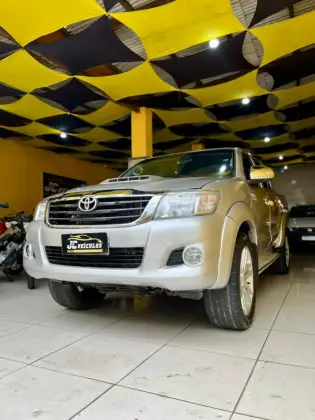 TOYOTA HILUX 3.0 SRV 4X4 CD 16V TURBO INTERCOOLER DIESEL 4P AUTOMÁTICO TOYOTA HILUX 3.0 SRV 4X4 CD 16V TURBO INTERCOOLER DIESEL 4P AUTOMÁTICO