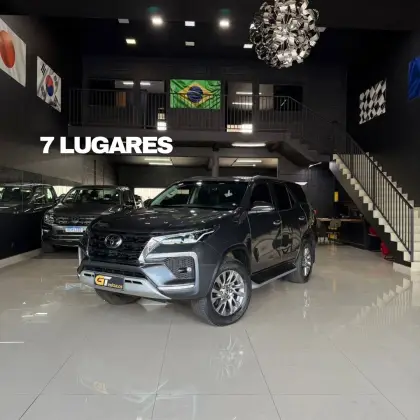 TOYOTA HILUX SW4 2.8 D-4D TURBO DIESEL SRX 7L 4X4 AUTOMÁTICO