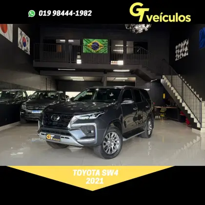TOYOTA HILUX SW4 2.8 D-4D TURBO DIESEL SRX 7L 4X4 AUTOMÁTICO TOYOTA HILUX SW4 2.8 D-4D TURBO DIESEL SRX 7L 4X4 AUTOMÁTICO