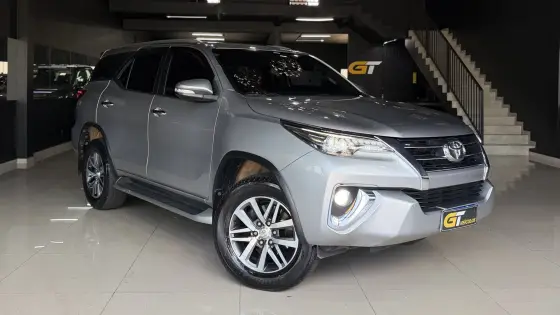 TOYOTA HILUX SW4 2.8 SRX 4X4 7 LUGARES 16V TURBO INTERCOOLER DIESEL 4P AUTOMÁTICO TOYOTA HILUX SW4 2.8 SRX 4X4 7 LUGARES 16V TURBO INTERCOOLER DIESEL 4P AUTOMÁTICO
