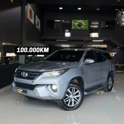 TOYOTA HILUX SW4 2.8 SRX 4X4 7 LUGARES 16V TURBO INTERCOOLER DIESEL 4P AUTOMÁTICO