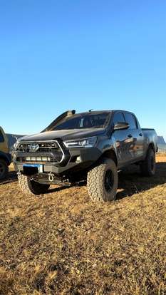 TOYOTA-HILUX-2021