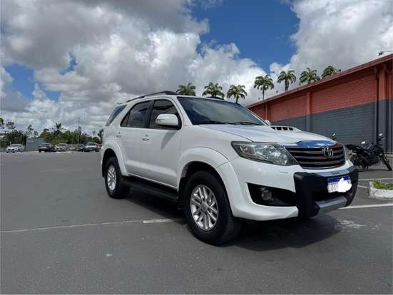 TOYOTA-HILUX SW4-2014