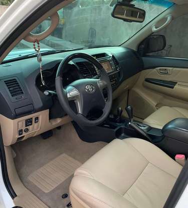 TOYOTA-HILUX SW4-2014