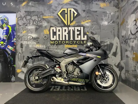 TRIUMPH DAYTONA 660 
