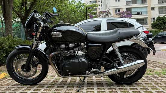 TRIUMPH-THRUXTON-2015