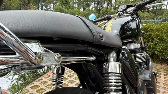 TRIUMPH-THRUXTON-2015