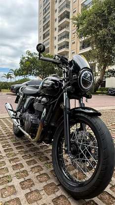 TRIUMPH-THRUXTON-2015