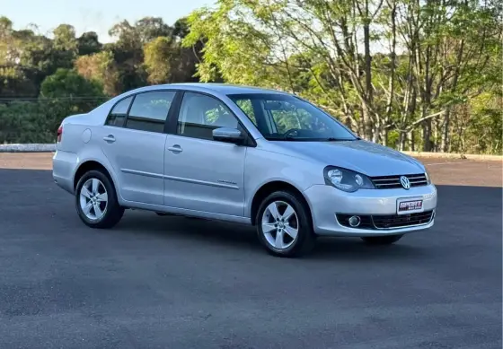 VOLKSWAGEN POLO SEDAN 1.6 MI COMFORTLINE 8V FLEX 4P MANUAL