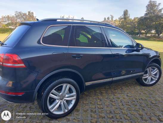 VOLKSWAGEN-TOUAREG-4.2 FSI V8 32V GASOLINA 4P TIPTRONIC VOLKSWAGEN-TOUAREG-2011