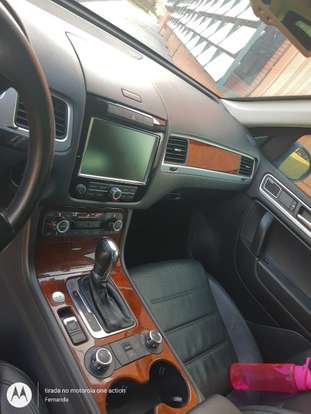 VOLKSWAGEN-TOUAREG-2011