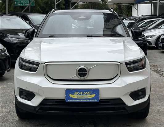 VOLVO-XC40-2021
