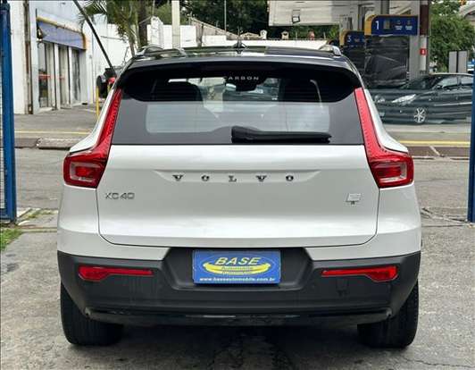 VOLVO-XC40-2021