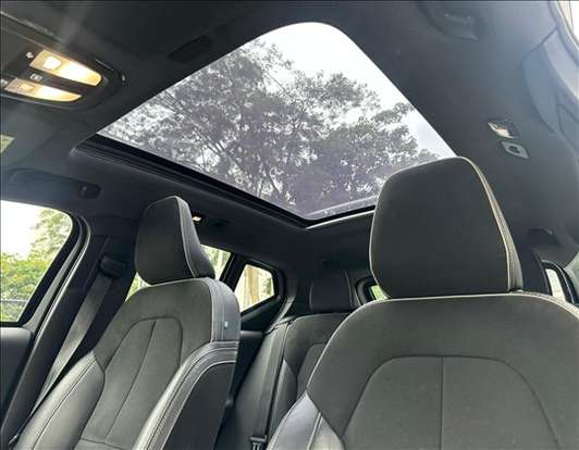 VOLVO-XC40-2021